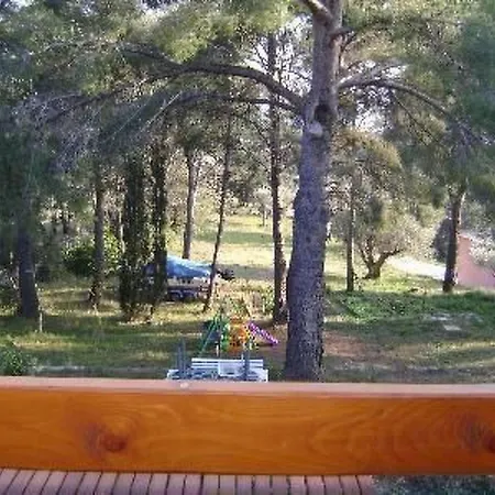 Mit Terrasse- Mitten In Der By Interhome Vakantiehuis