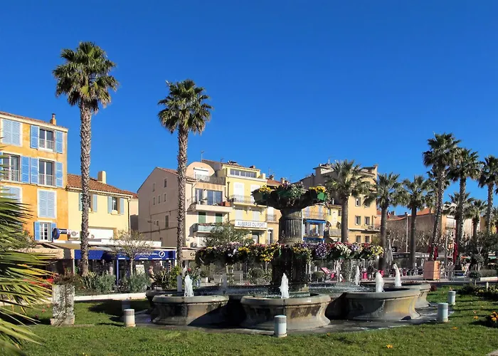 Mit Terrasse- Mitten In Der By Interhome Bandol
